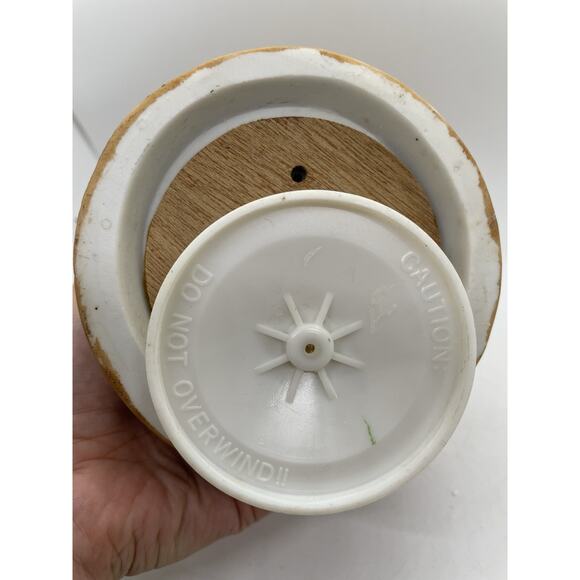 Santa Clause's Workshop Music Box Plays Silent Night Vintage - Picture 13 of 13